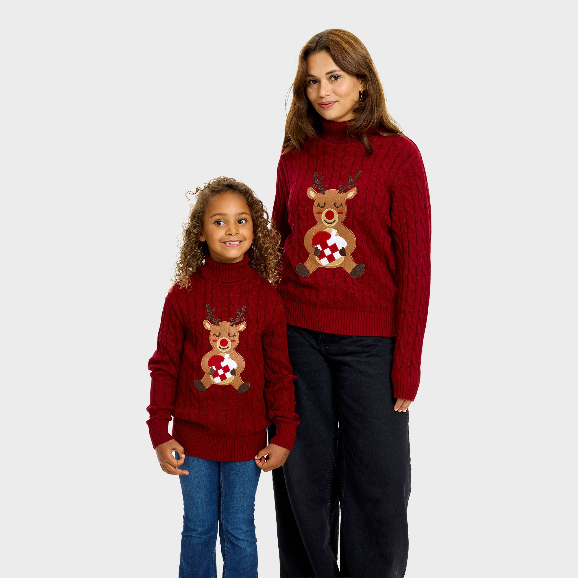 Loving reindeer cable knit julesweater i rød til dame